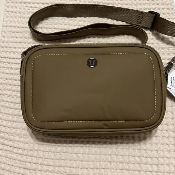 Lululemon Crossbody Camera Bag - Picture 5 of 7